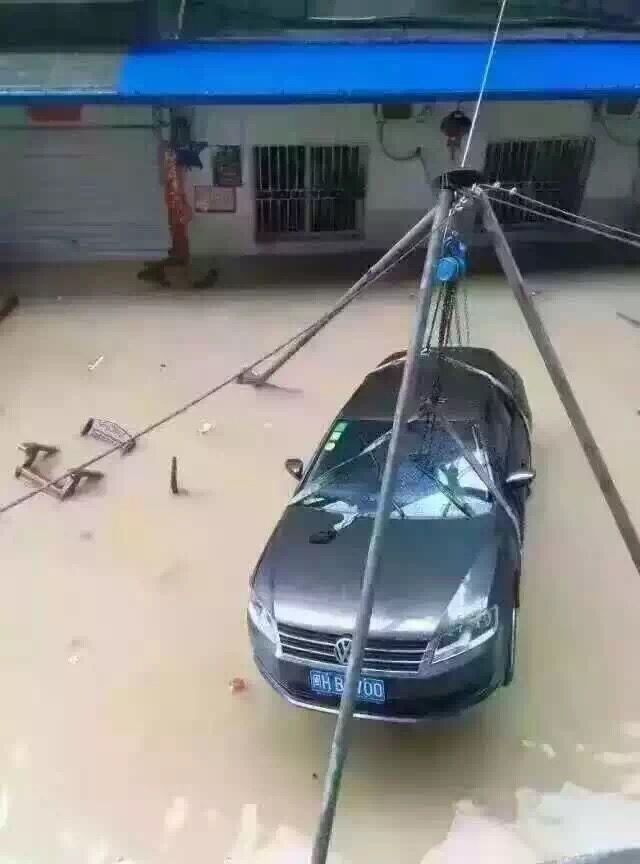 手拉葫蘆吊運(yùn)汽車